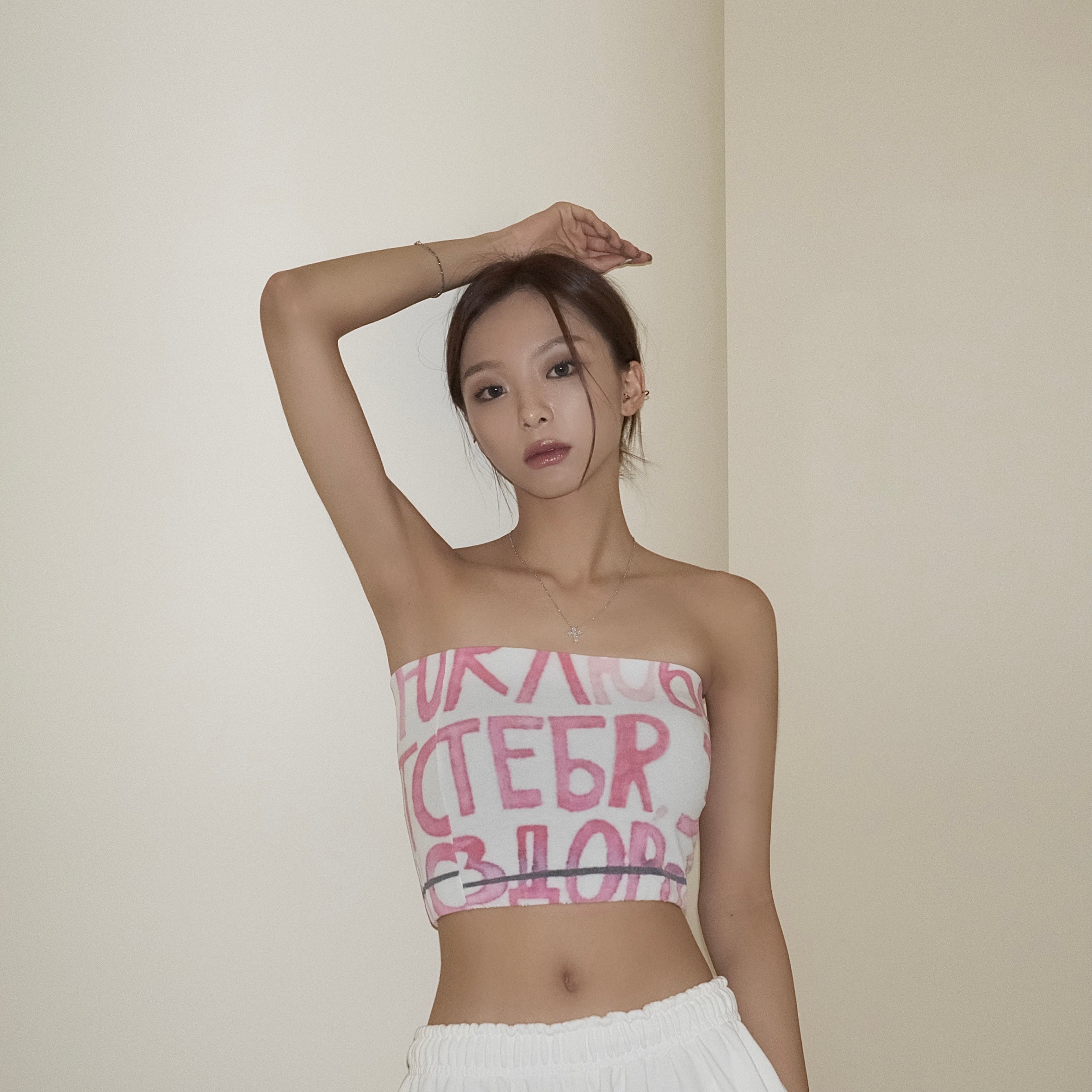 ピンクレタリングオフショルダーチューブトップ/[Exclusive] Pink Lettering Off-shoulder Tube TopDeline/ {{ category }}