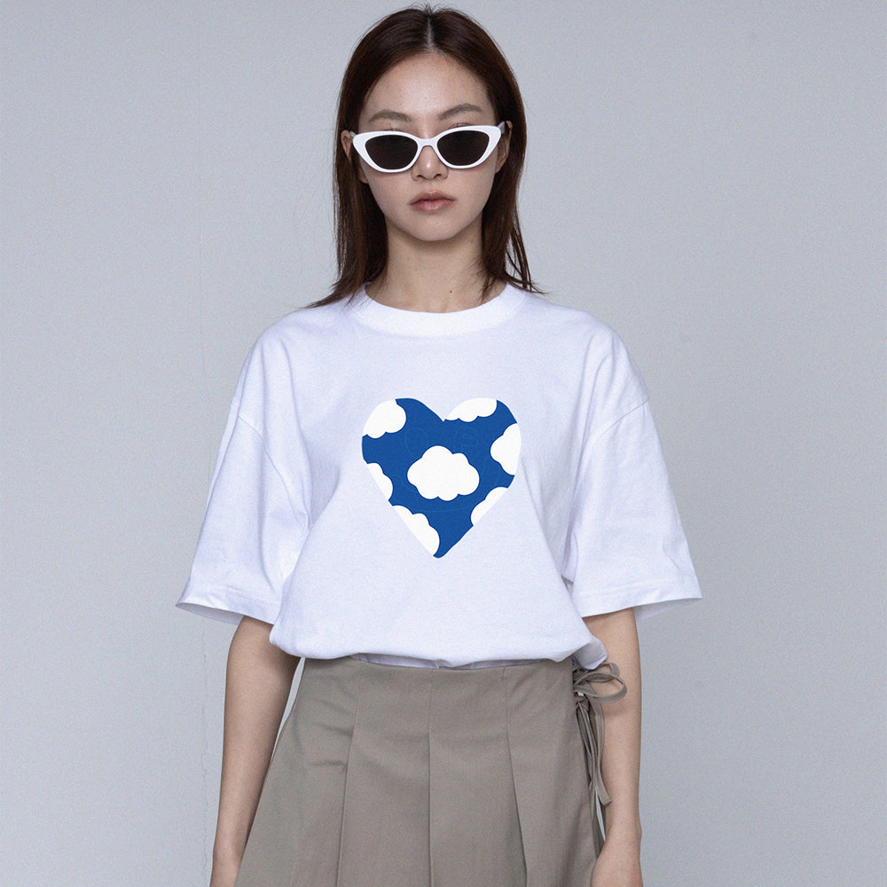 UNISEX] ビッグブルーハートクラウドスマイルTシャツ – 60% - SIXTYPERCENT