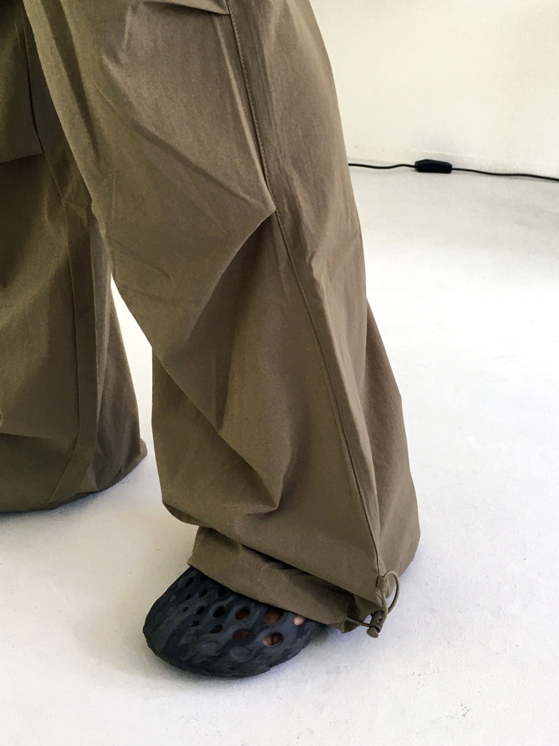 Kabeon cut pocket key ring pintuck shirring two-way long wide jogger pants