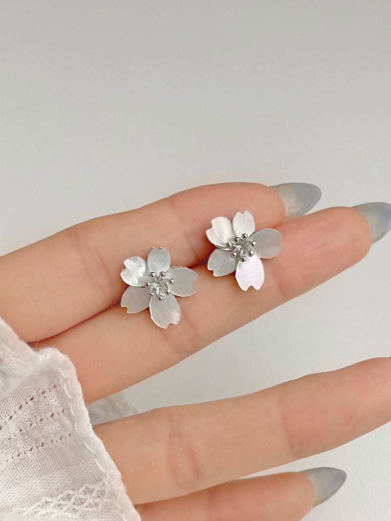 Mother-of-pearl cherry blossom earrings