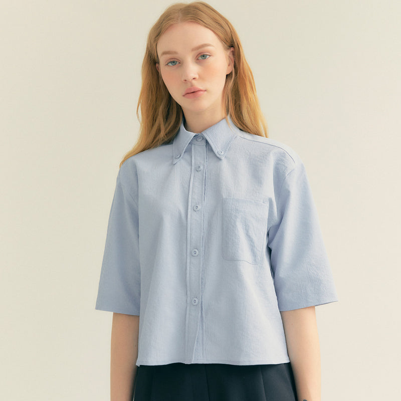 ストライプリンクルポケットクロップシャツ / Stripe Wrinkle Pocket Crop Shirt (Light  blue)FREIHEIT/ {{ category }}