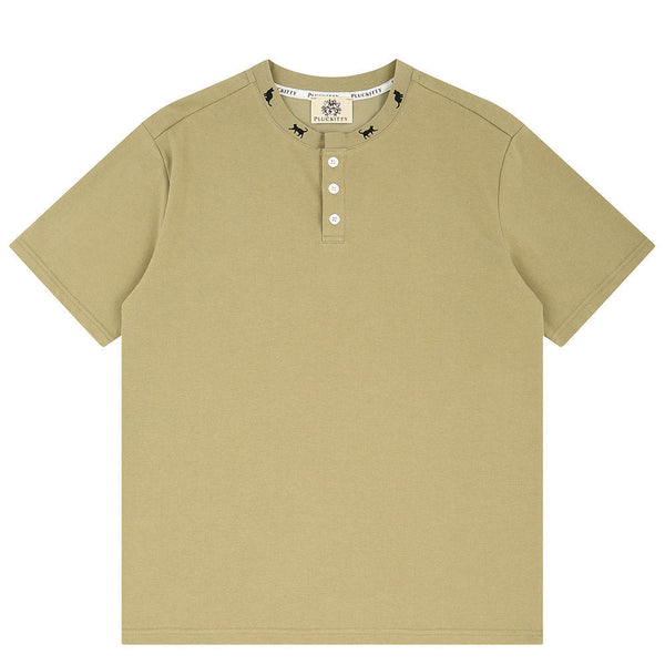 サンセットウィズユーエンブロイダードヘンリーネックTシャツ/Sunset with you embroidered Henley neck  T-shirt Olive green [Unisex]PLUCKITTY/ {{ category }}