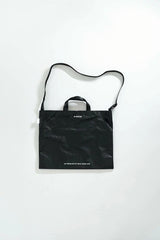 タイベック®ウォータープルーフライトウェイトハンドバッグ (ハズ アジャスタブル ショルダーストラップ) / Tyvek®Waterproof Lightweight Handbag (has adjustable shoulder strap)