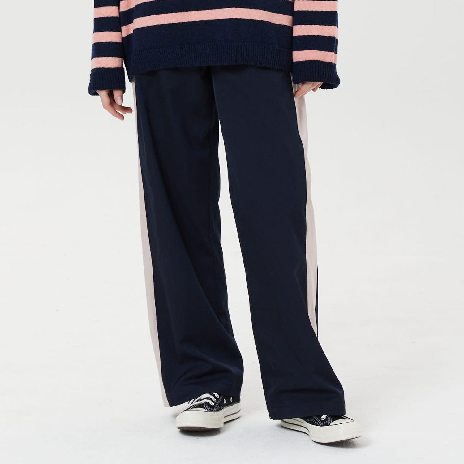 ラインカラーブロックワイドトラックパンツ / Line color block wide track pantsWaiKei/ {{ category  }}