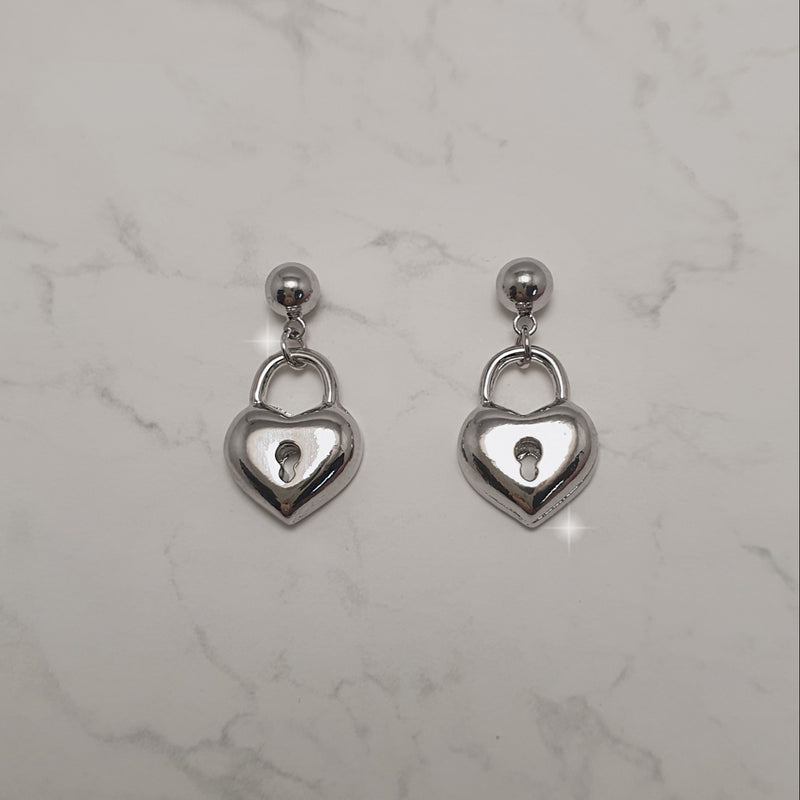 ハートロックイヤリング / Silver Heart Lock Earring (LE SSERAFIM