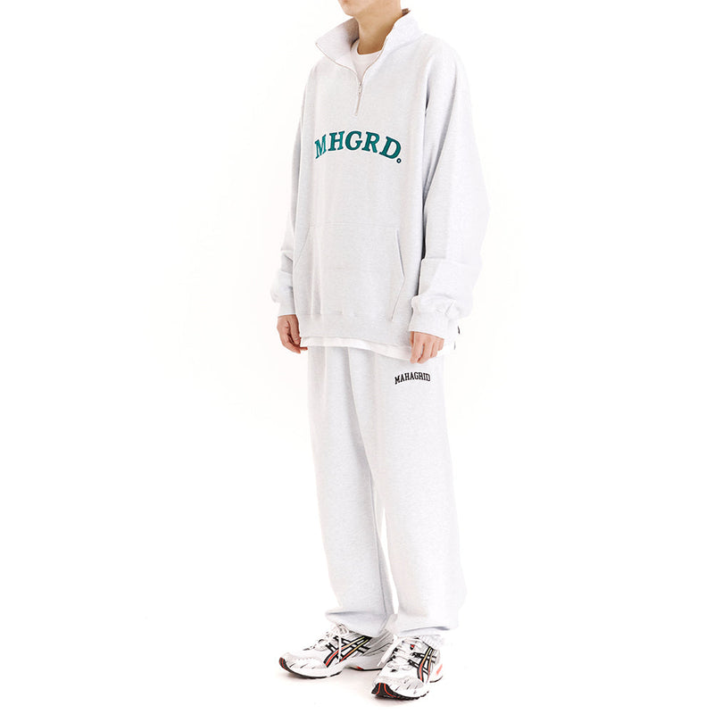 mahagrid/マハグリッド』SCRIPT LOGO HALF ZIP SWEATSHIRT/ロゴハーフ