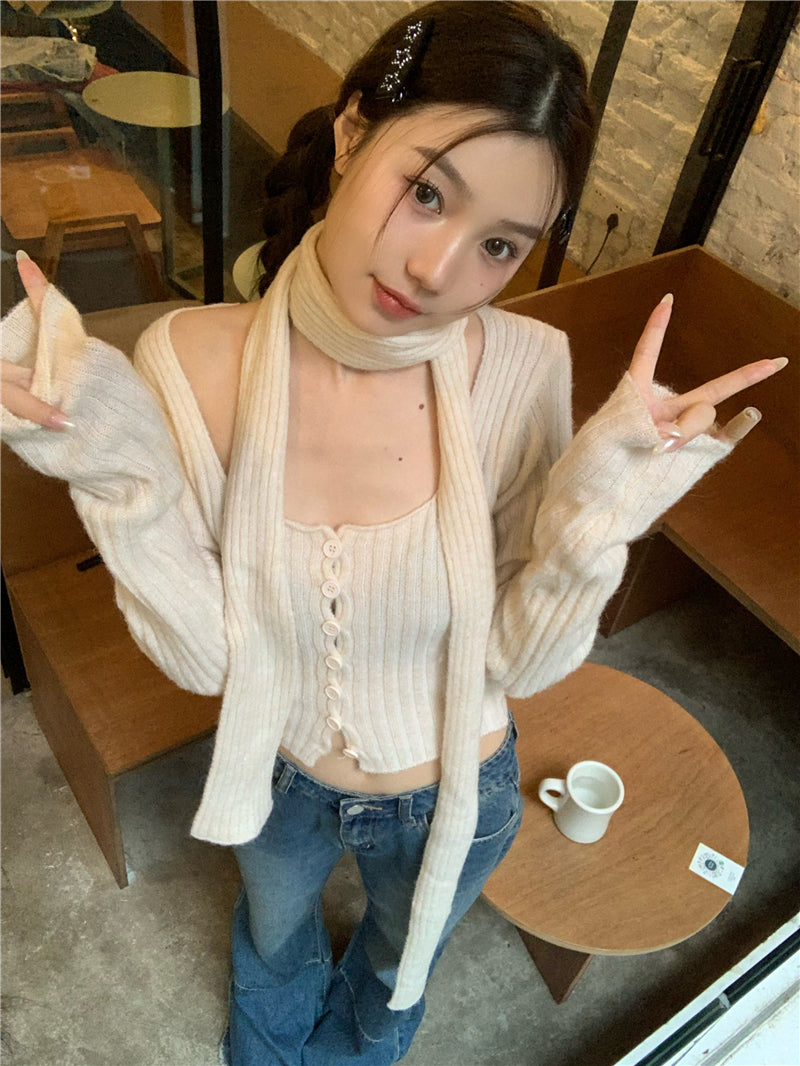 トゥイーティーマフラーニットトップス / Tweety muffler knit top