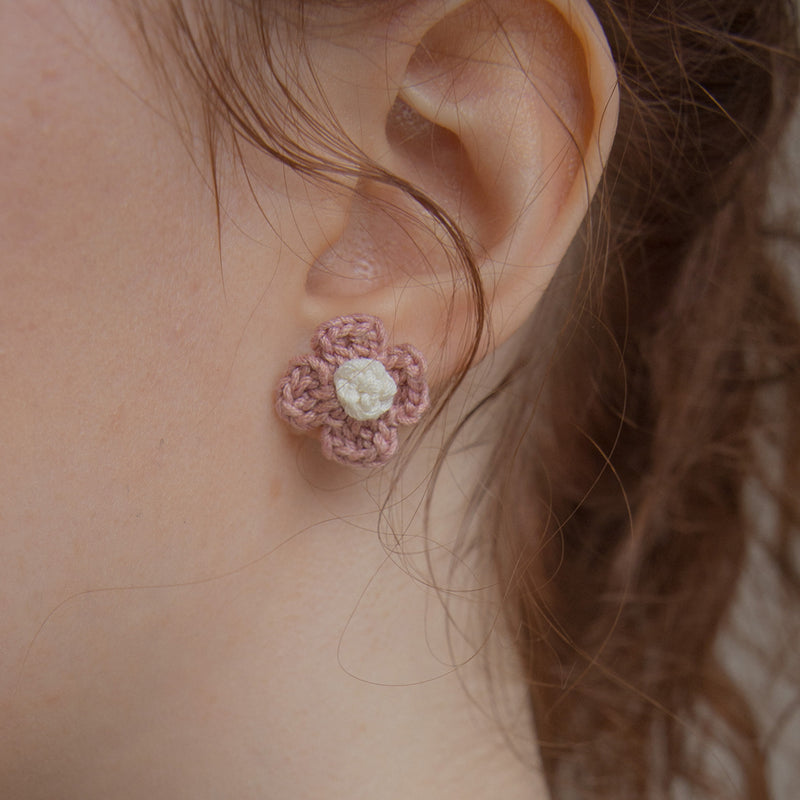 ビンテージニットフラワーピアス/Vintage knit flower earring (Indi