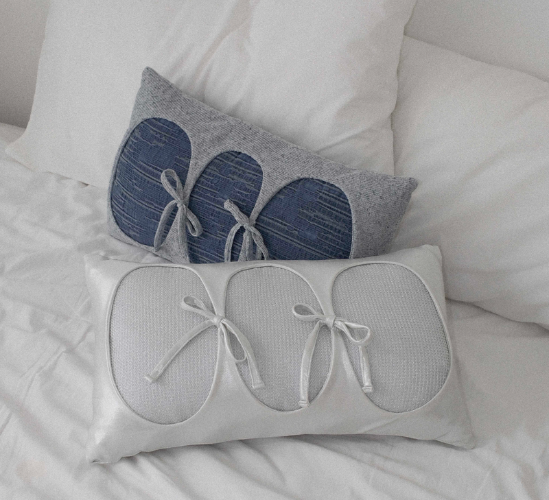 SIVER RIBBON CUSHION