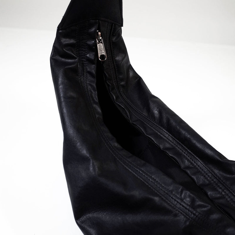 H-バックルバナナレザーバッグ / H-Buckle Banana Leather Bag (black