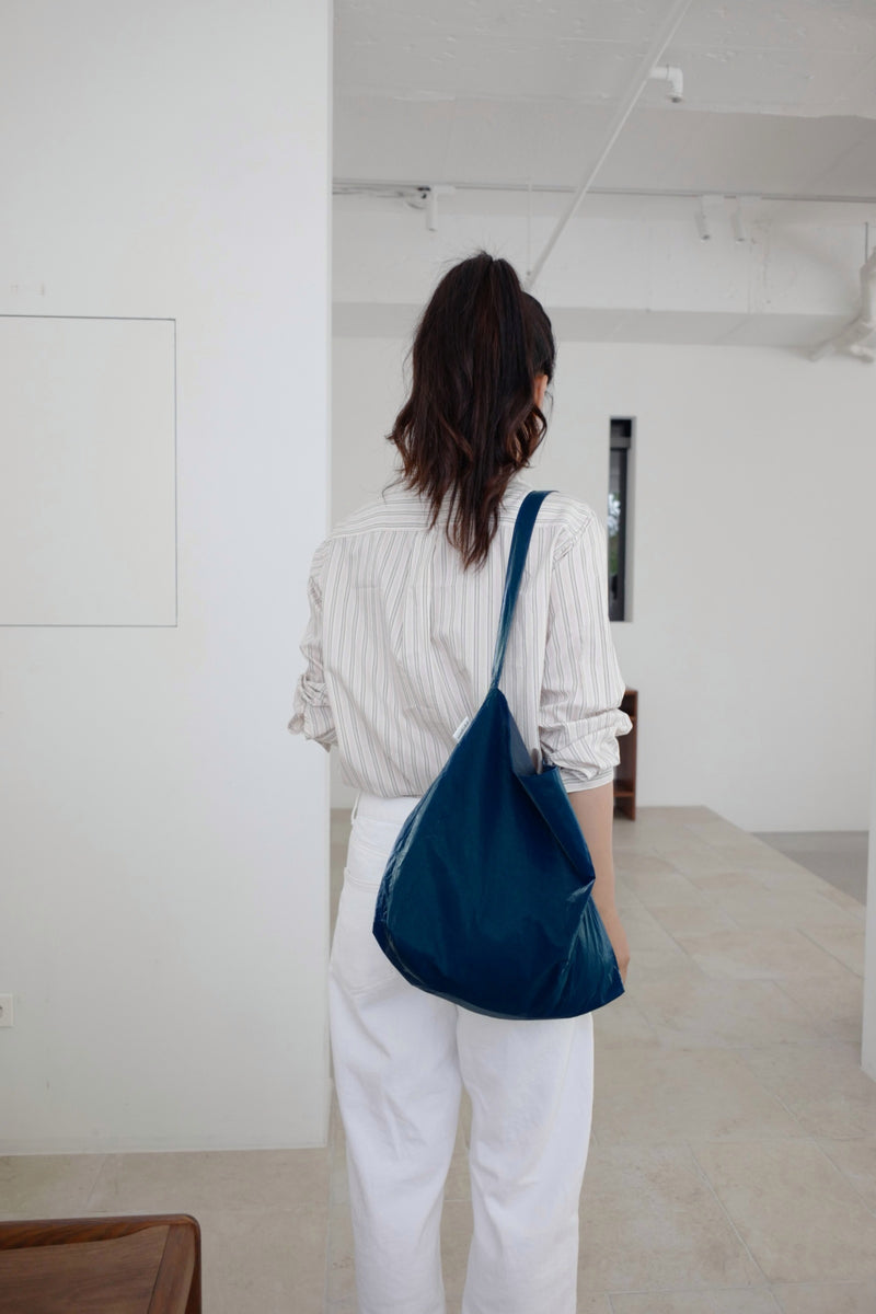 グロッシーショルダーバッグ / Glossy shoulder bag (turquoise) – 60