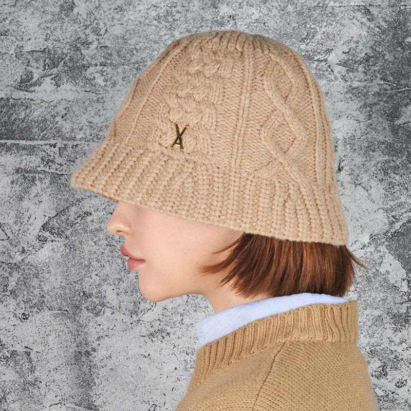 VARZAR Stud Logo Knit Bucket Hat - レディースウェア